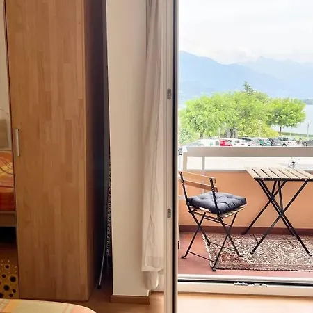 Balcony With Lake View,Minutes Walk To Lake! Lägenhet